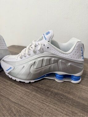 Nike Shox Sneakers - White/Silver/Blue